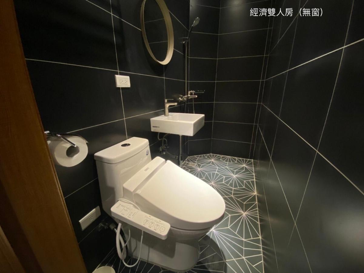 良文旅2館ryou Hotel Vintage - II Тайнан Екстериор снимка