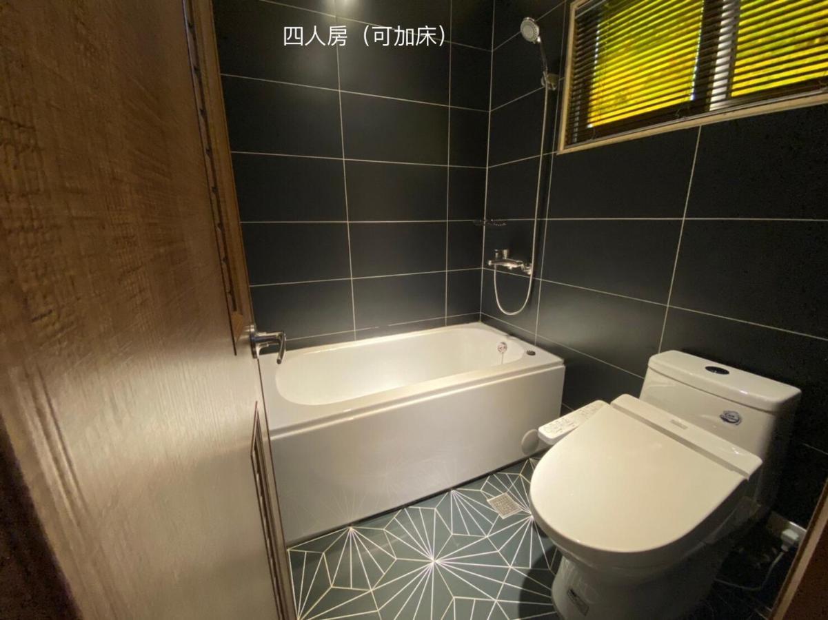 良文旅2館ryou Hotel Vintage - II Тайнан Екстериор снимка