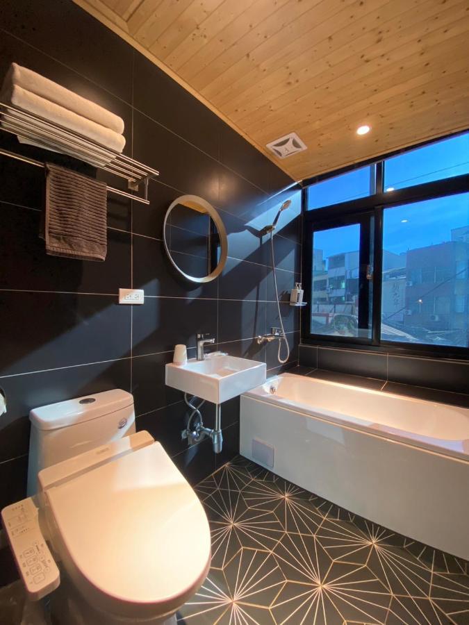 良文旅2館ryou Hotel Vintage - II Тайнан Екстериор снимка