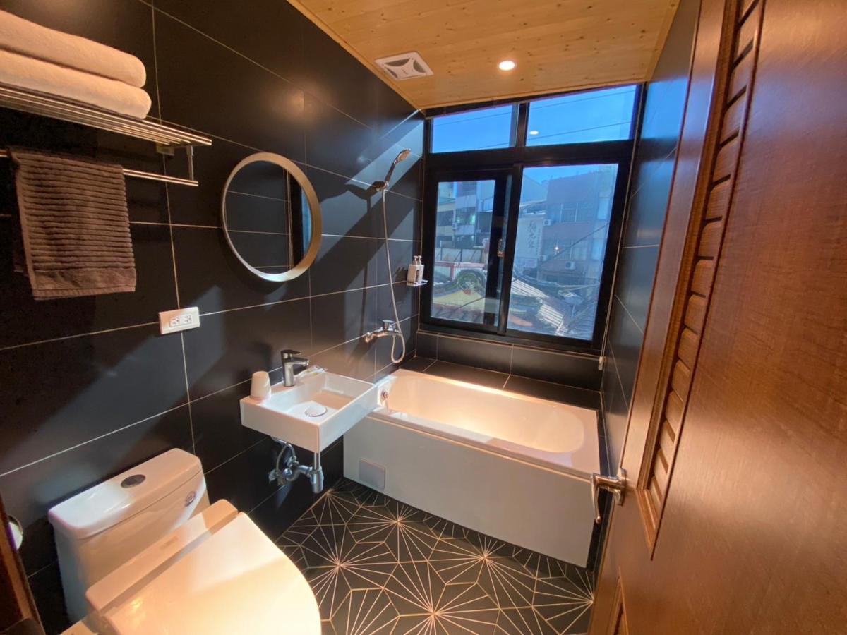 良文旅2館ryou Hotel Vintage - II Тайнан Екстериор снимка